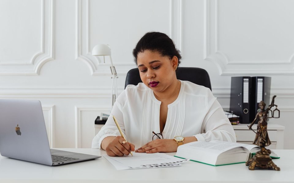 Do registro na OAB ao relatório mensal do escritório